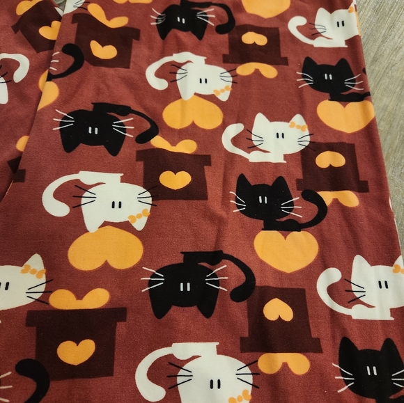Extra Plus Cat Leggings - Picture 4 of 5